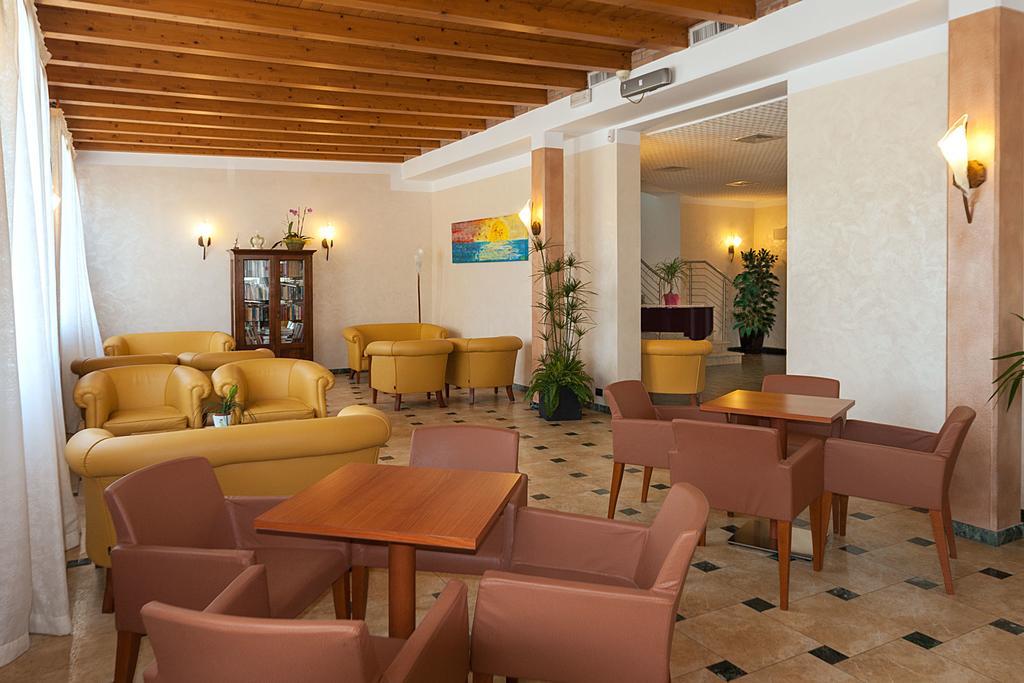 Regent'S Hotel ليدو دي يسولو المظهر الخارجي الصورة