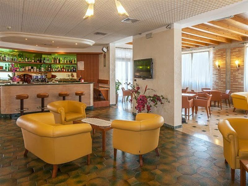 Regent'S Hotel ليدو دي يسولو المظهر الخارجي الصورة